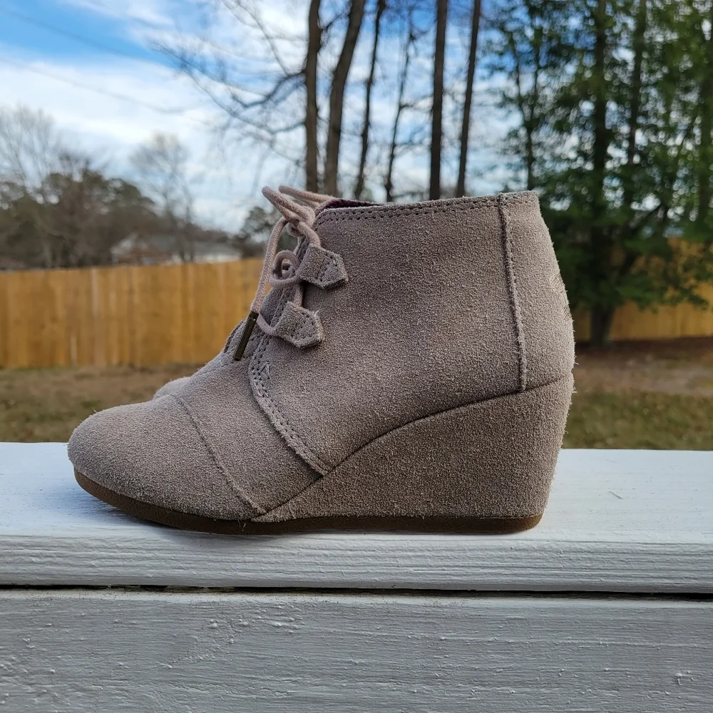 Toms Dersert Wedge Taupe Suede Shoe 6.5‎